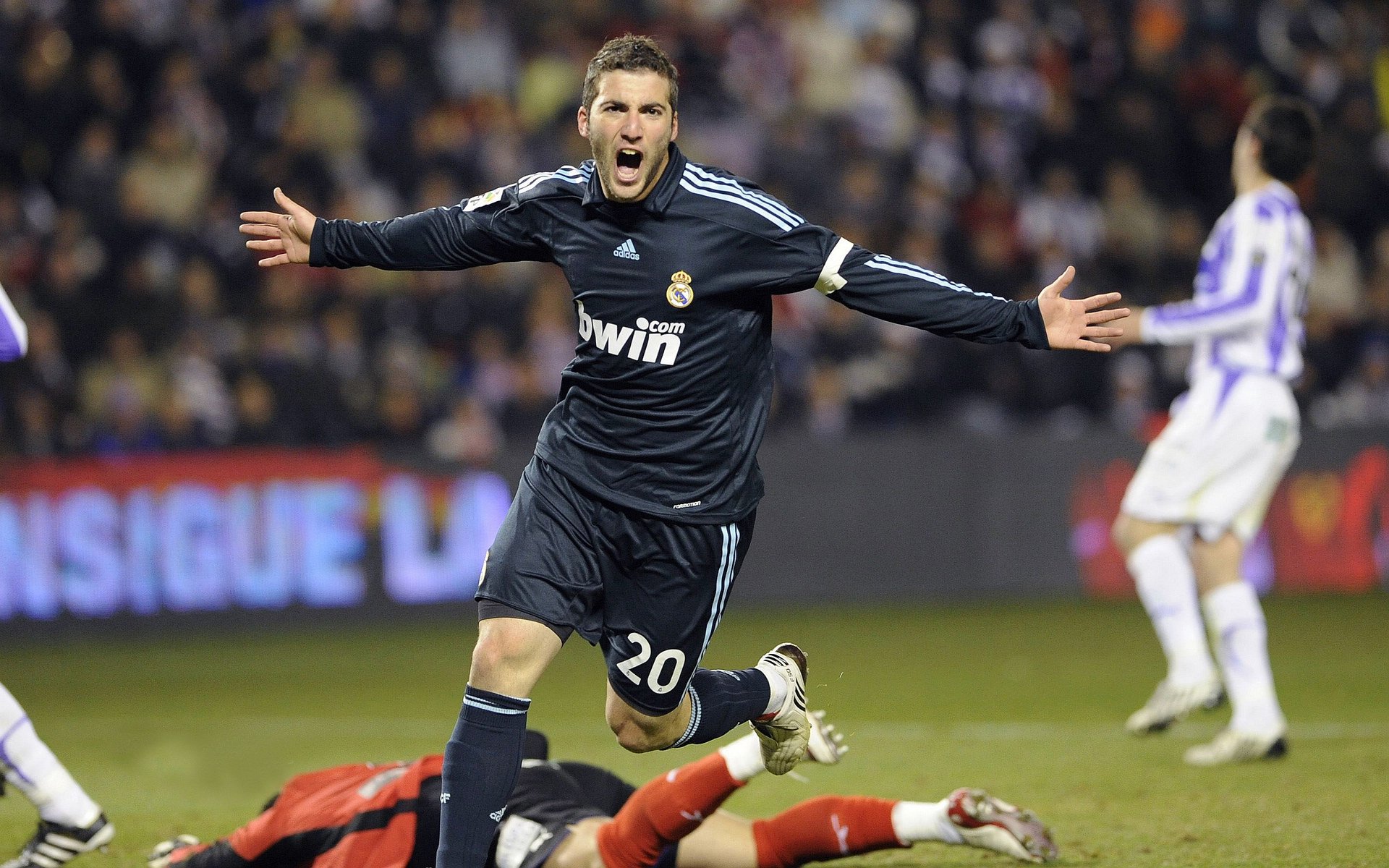 绿茵场与乒乓台的双重奏，德国战车碾压波兰，林高远状态火热点燃赛场