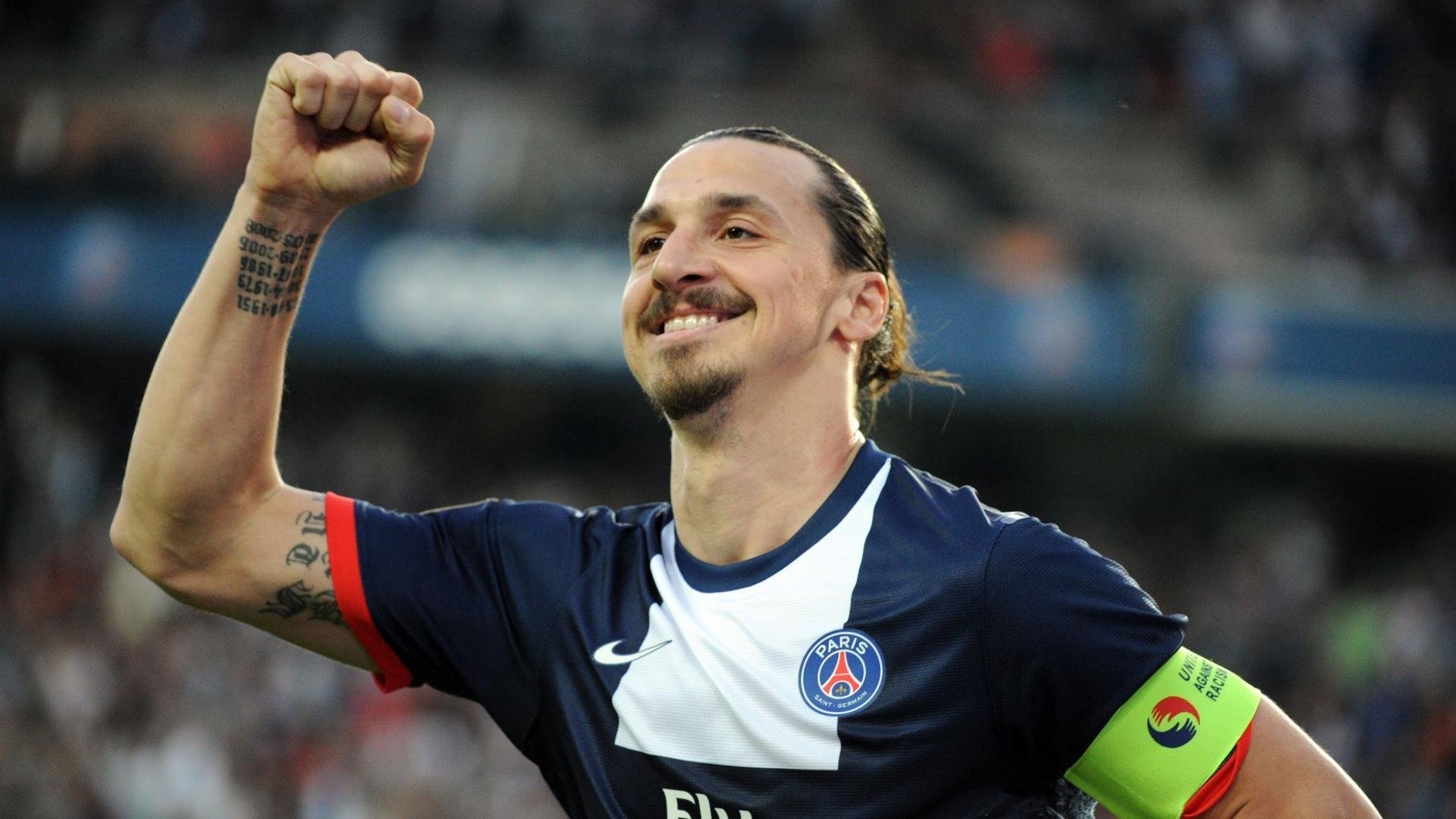 当桑巴风暴席卷潘帕斯，阿圭罗用肩膀扛起一个民族的重量